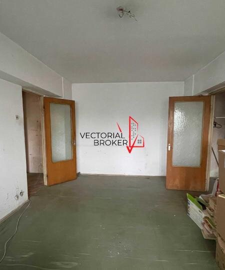 Obor 3 camere semidecomandat, 2 bai si un balcon generos -  Metrou Obor, an 1979