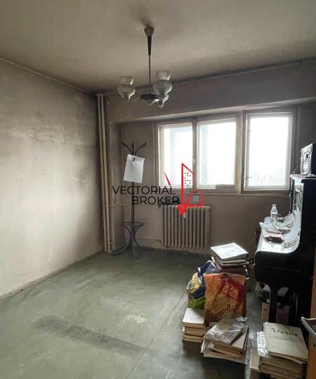 Obor 3 camere semidecomandat, 2 bai si un balcon generos -  Metrou Obor, an 1979