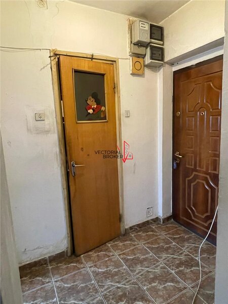 Obor 3 camere semidecomandat, 2 bai si un balcon generos -  Metrou Obor, an 1979